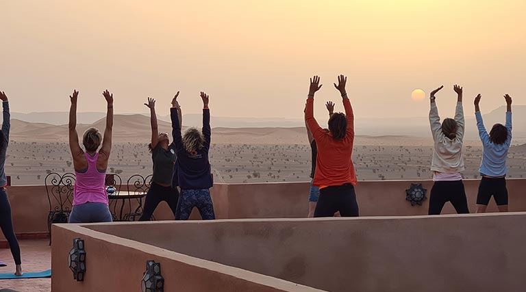 yoga au lever du soleil