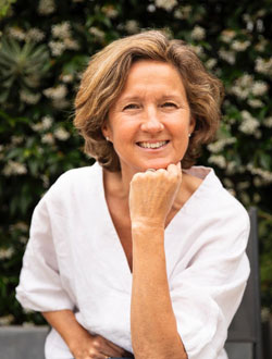 Karine, professeure diplômée de Hatha Yoga